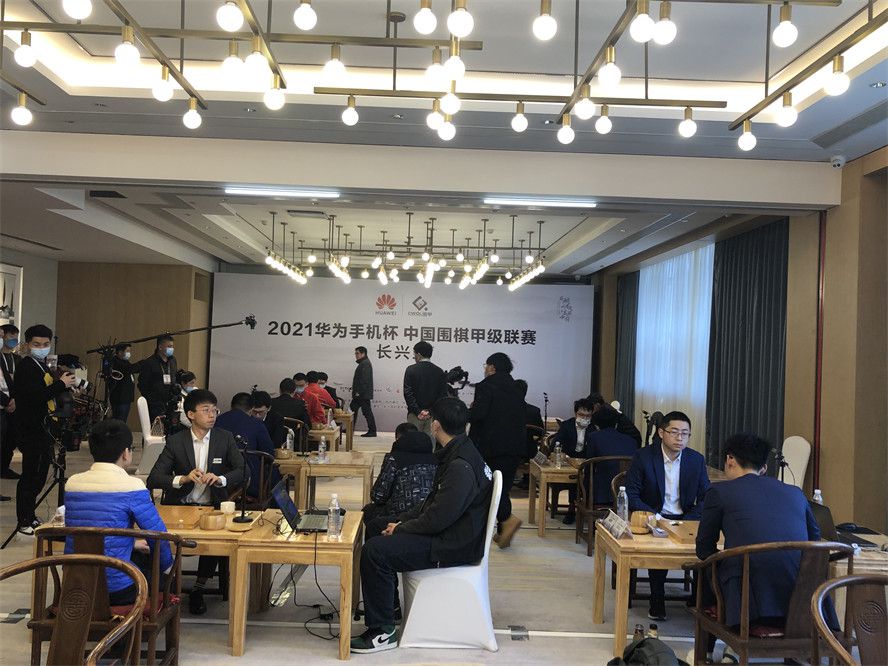 第61分钟，切尔西前场连续配合，帕尔默禁区前沿斜传给到禁区，斯特林打门被扑，帕尔默横传球门后点，杰克逊推射空门轻松得分！